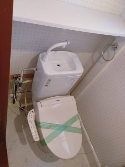 トイレは簡易水洗便器に交換しました。