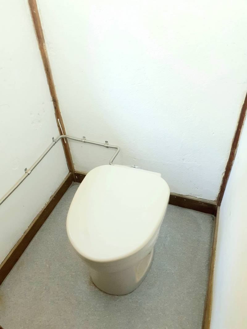 和風な洋式トイレ。便器、床ともに新品です。