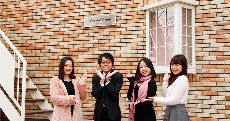 ウチコミ!女子と渡邊オーナーの記念写真