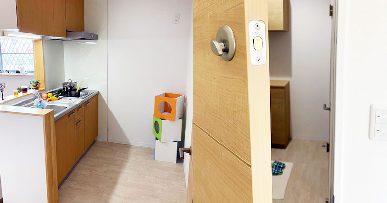 左：広々としたキッチンからは部屋を一望できます　右：玄関へ続く扉には脱走防止の二重ロック付き