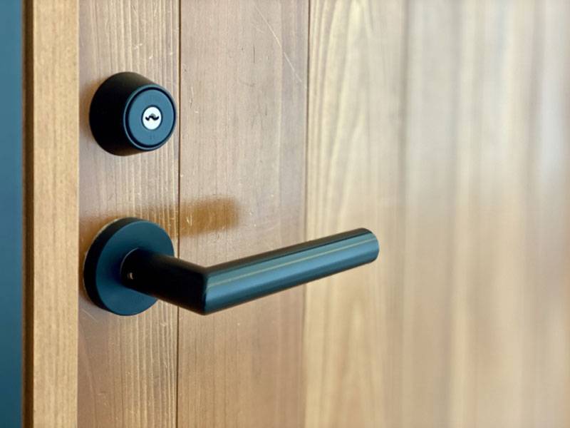 トイレに閉じ込め。周りも気付けない？ 賃貸一人暮らしの地震対策