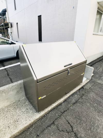 敷地内に大型のゴミボックス設置済みで便利です♪
