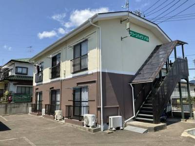 2022年リニューアル！
落ち着くアースカラーの建物です。