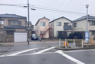 道路向かい側より