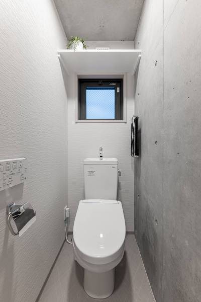 トイレは清潔感抜群の洗浄便座です。