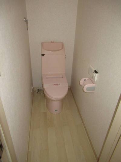広々トイレは癒しのピンク