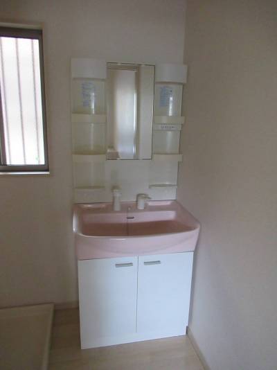 独立洗面台はチョいピンクぐらいがテンション上がります