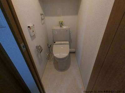 温水洗浄便座付きトイレです