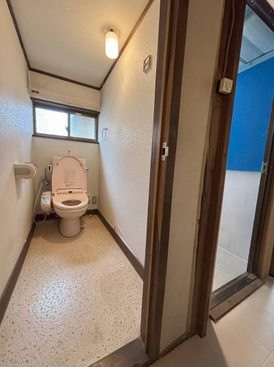 トイレの様子です。ウォシュレットは使えません。