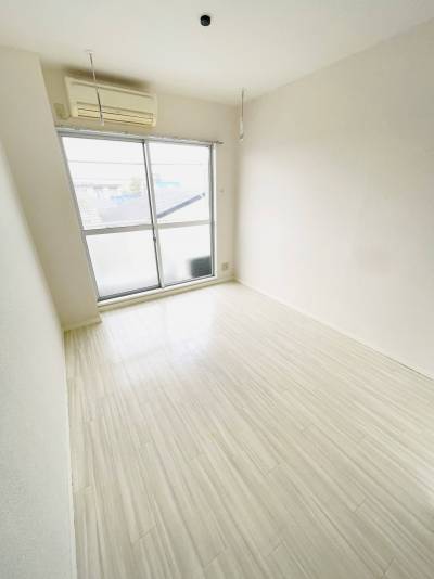 東北向き、角部屋で東西北の日差しが入り、自然採光抜群の角部屋