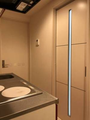 玄関から居室は見えません。