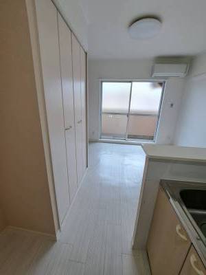 白を基調としたお部屋です。