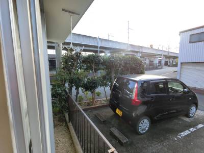 ちょっと狭いのですが、ベランダです！！雨戸つきで安心！！