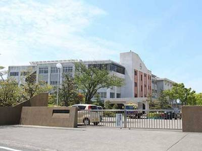 佐鳴台小学校、佐鳴台中学校　徒歩12分