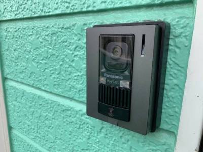 不審者撃退！嬉しいTVモニターインターホン付きです。
