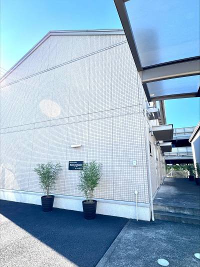 日当たり良好！築11年のとても綺麗な建物です☆