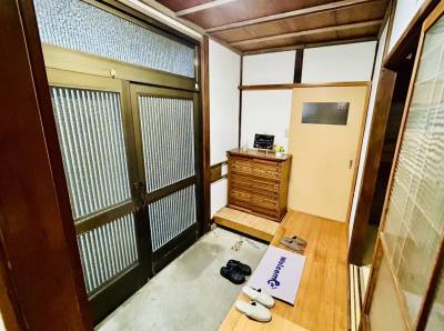 広い玄関、高級な自転車を楽に中に入れられます。