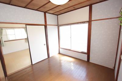 襖で仕切れば、二間になります。子供部屋、テレワークに便利♪