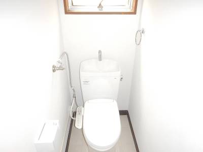 窓付きトイレ新品交換済み