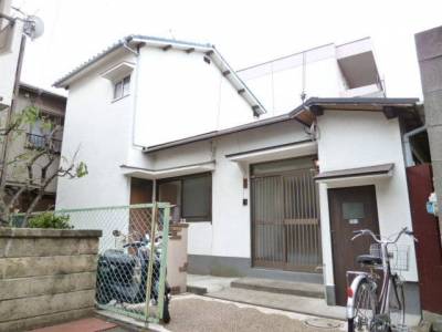 ノスタルジックな戸建て。倉庫あり。