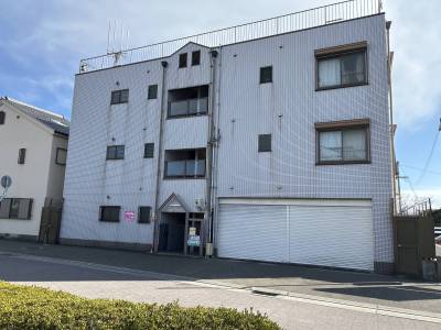 周囲の環境は抜群です。
女性一人暮らしも安心です