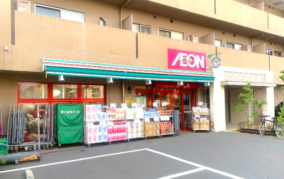 子安駅前には　まいばすけっとあり