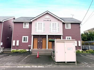 建物の前に駐車場と駐輪場なので便利です！