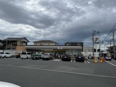セブンイレブン西沢田店900m、徒歩11分