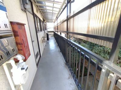 廊下は定期的に清掃しており、綺麗に保っています！