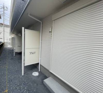 防災、防犯に強いシャッター付き。