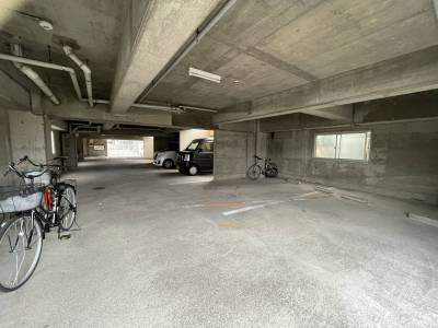 一階ビルドインガレージ