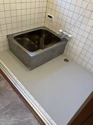 床にシート貼りました