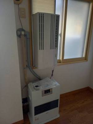 窓用エアコン付き