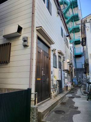 テラスハウス一番手前の端家になります。 テラスハウス一番手前の端家になります。