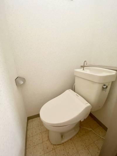 シャワートイレ完備！