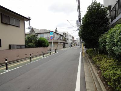JR千葉駅から歩道がある道をまっすぐ4分程度歩けば到着します