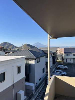 共用廊下からは富士山が綺麗に見えます♪