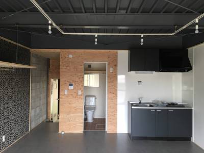 左手が玄関です。