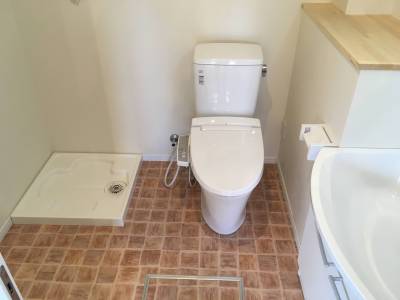 洗面脱衣洗濯室です。上に棚も設置しています。