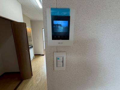 TV付きモニターフォンですので安心して荷物の受取できます