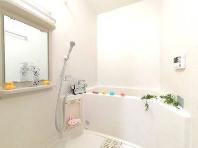 トイレに棚付き！