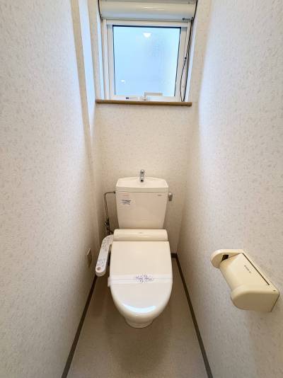 トイレ1,2とも同型のウォシュレット付き(写真はトイレ1)