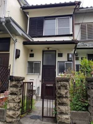 門扉の外側にも自転車を止めれるスペースあります。 門扉の外側にも自転車を止めれるスペースあります。