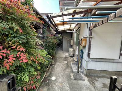 難を転じて福となすという縁起の良い南天の木が出迎えてくれます