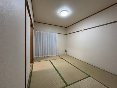 和室
カーテン付き