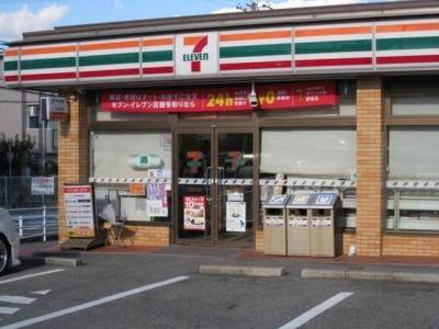 コンビニまで徒歩2分
