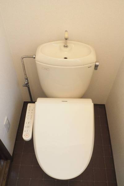 シャワー付きトイレ