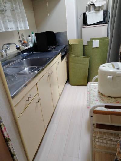 システムキッチン、冷蔵庫・電子レンジ.炊飯器が使用可能。