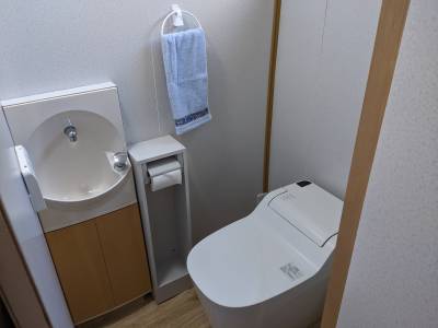 洗浄便座が付いている、トイレです。