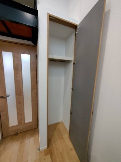 リビングにクローゼット収納を配備！